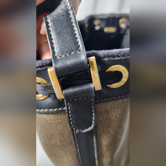 Fendi bucket shoulder/crossbody. Fading on edges/piping. Not original drawstring - Picture 16 of 16